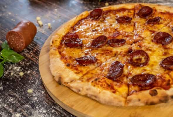 Pizza Sucuklu - Mozarella pendiri, sucuk, sous