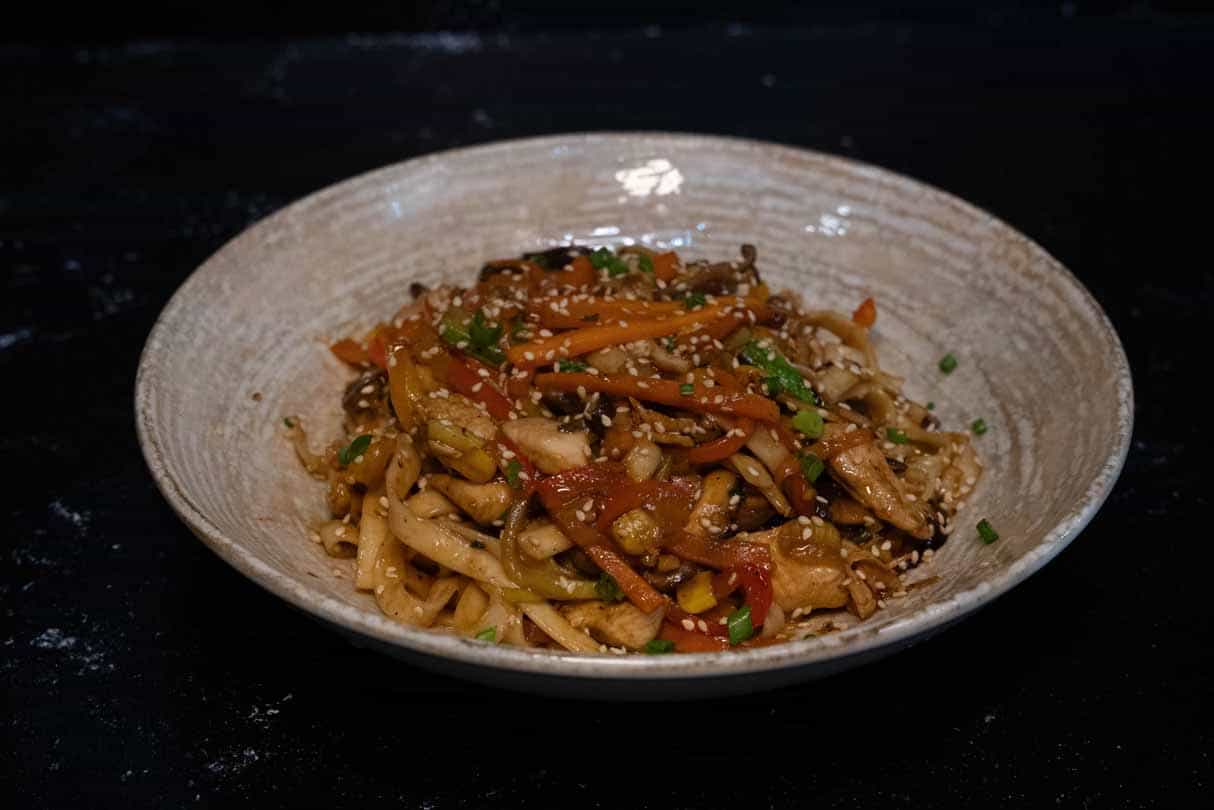 Noodles Chicken - Düyü əriştəsi, soğan, rəngli...