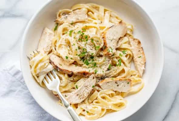 Fettuccine Alfredo Chicken - (Toyuq əti soğan, göbələk,...