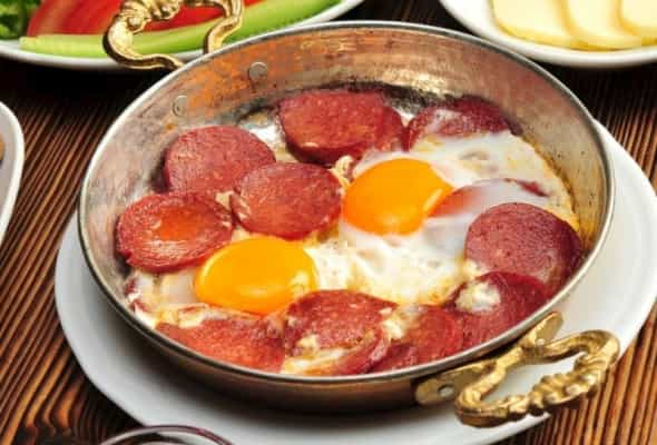 SUCUQLU YUMURTA - (Sucuklu, kənd yumurtası 2 ədəd...