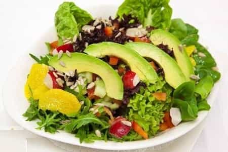 AVOKADO SALATI - (Toyuq filesi,qırmızı...