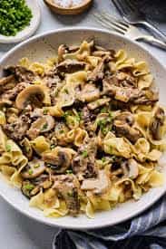 Beef stroganoff 350 q - Can əti, göbələk, qaymaq, düyü,...