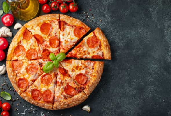 Pizza Peperoni - Mozarella pendiri, halal kolbasa,...