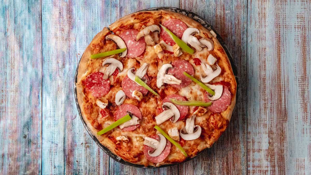 Amerikano pizza - Vetçina kolbasa, qarğıdalı,...