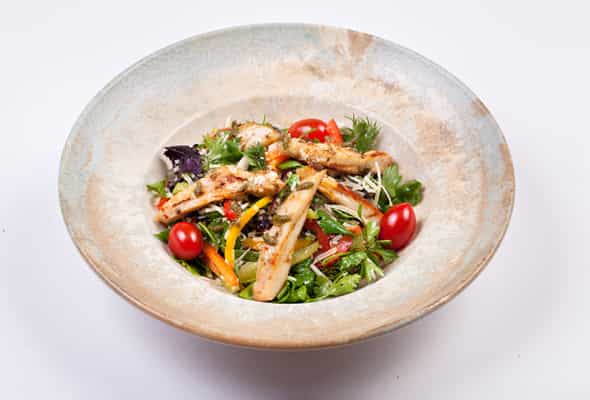 Toyuq salatı 300 qr - (Toyuq filesi, konserv qarğıdalı,...