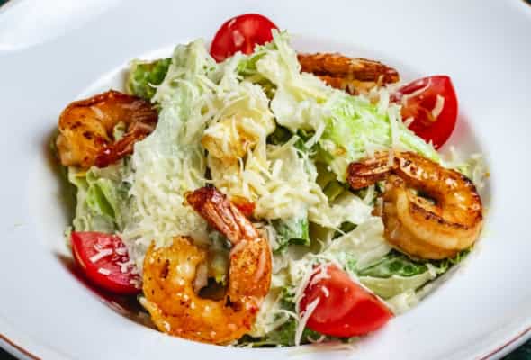 Sezar salatı (krevetka ilə) 250 qr - Krevetka, ayzberq, suxari, pomidor,...
