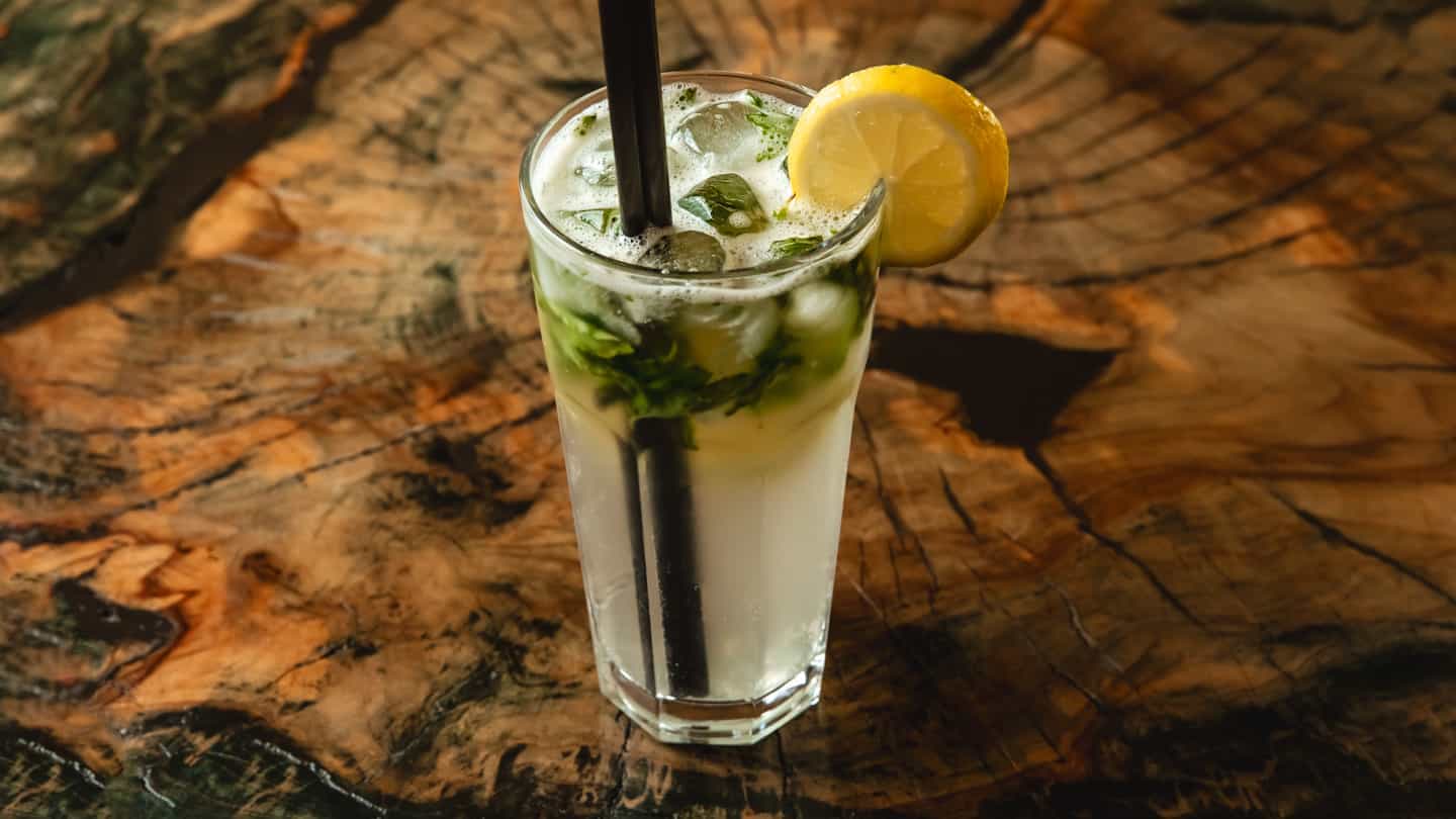 MOJITO - Buz, qazlı su, limon, nanə və uyğun...
