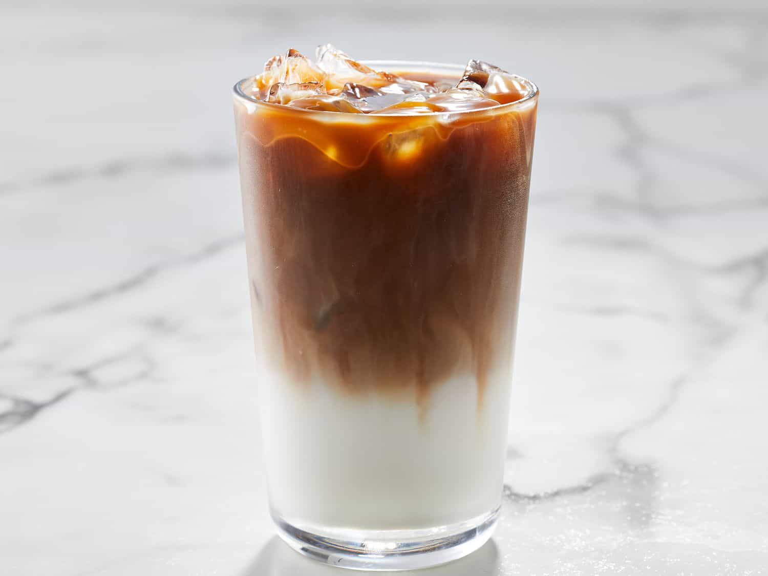 ICED CARAMEL MACCHIATO - Soyuq espresso, süd və karamel ilə...