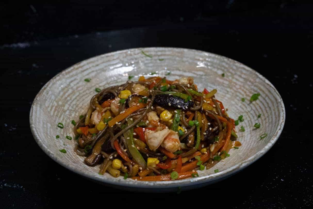 Noodles Ebi - Qarabaşaq əriştəsi, soğan, rəngli...