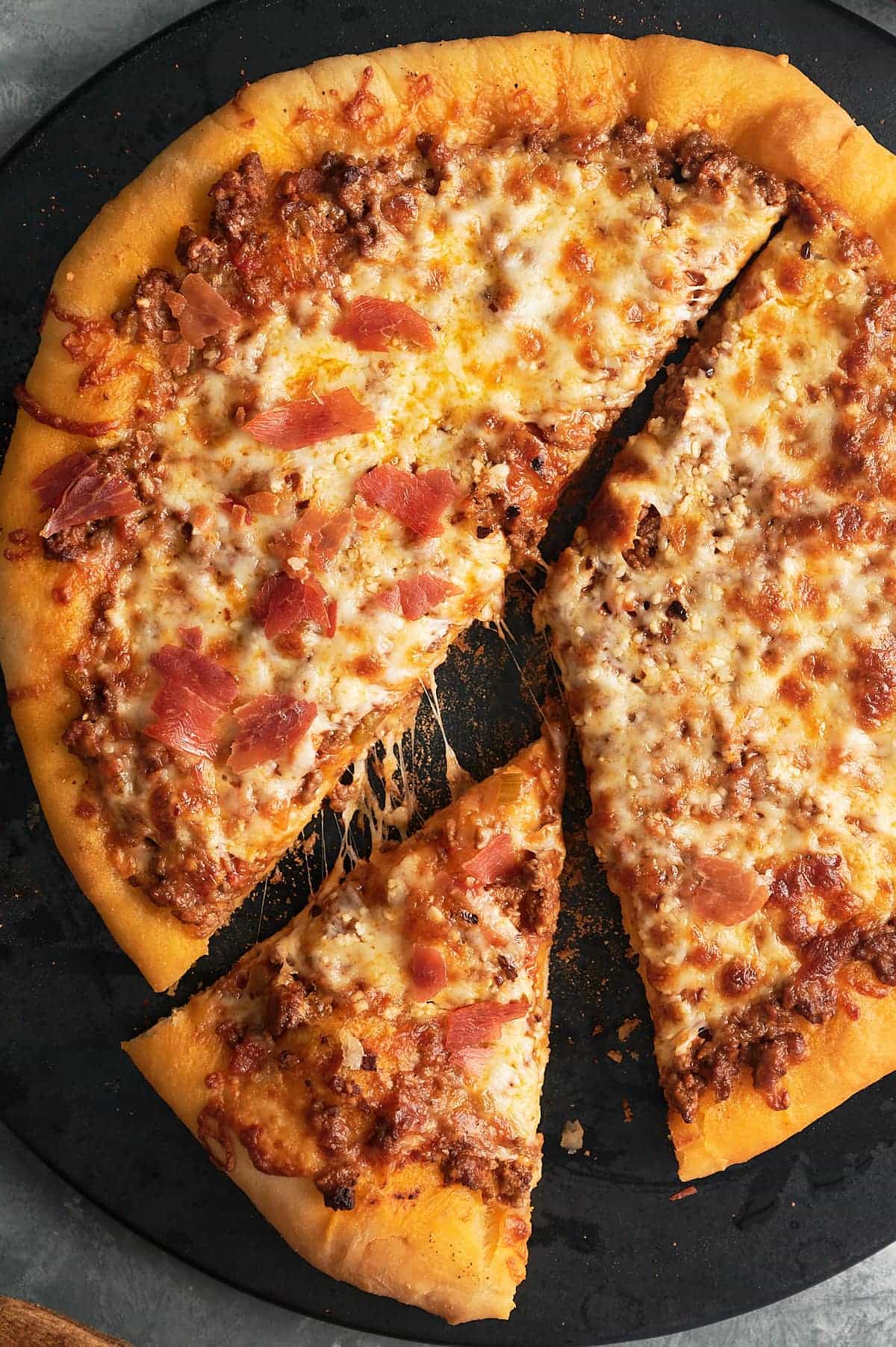 Bolognese pizza - Bolognese sousu, mozzarella pendiri