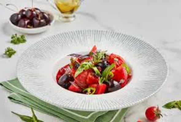 Albalı salatı 250 qr - Pomidor, xiyar, zoğal turşusu,...