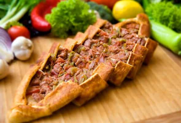 Pide Quş Başı - Mal ə, pomidor, bibər, cəfəri