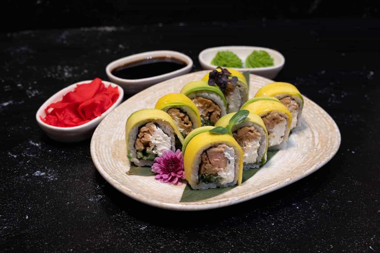 Bansai Roll - Düyü, nori, qril salmon (teriyaki),...