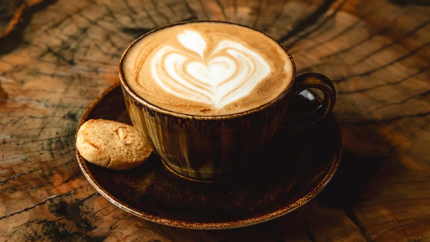 COFFEE LATTE - Birgat espresso ile buxarlanmissud veaz...