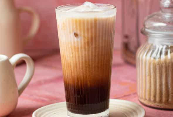 İced mocha - Soyuq espresso, süd və şokoladın...