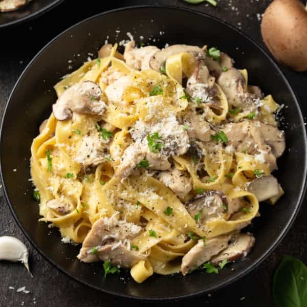FETTUÇİNİ ALFREDO - (Fettuçini pasta,qaymaq,parmezan...