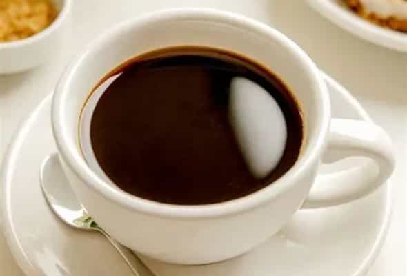 Americano - espresso, isti su