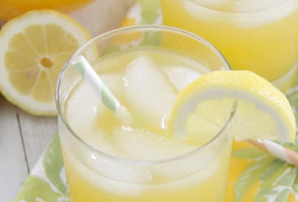 Tropik Limonad - Qarışıq tropik meyvə siropu, buz,...