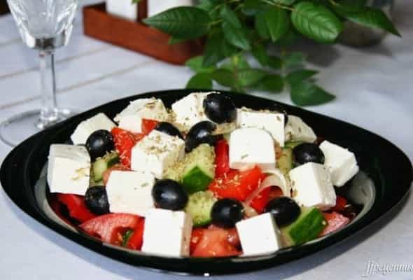 Yunan salatı 250 qr - Pomidor, xiyar, rəngli bibərlər,...