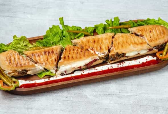 TOST SUCUQ - Sucuk, kaşar pendir,pamidor, sous