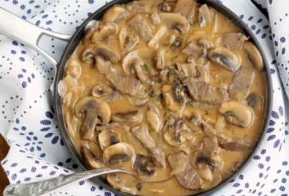 Bef Stroganov - Mal əti, soğan, yağ,duz,...