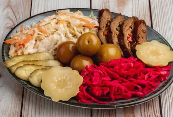 Turşu assorti - mövsümə uyğun