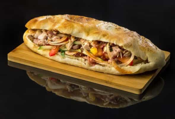 Toyuq Çörek Böyük - Toyuq əti, Pomidor, xiyar, ketcup...