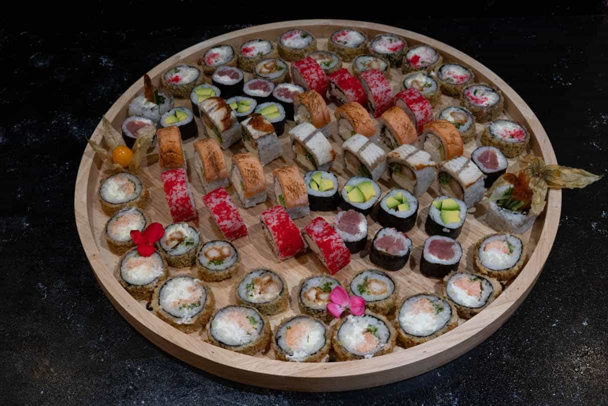 White City Set (70 ədəd) - Salmon Roll (Oril) - 8 ədəd

Dragon...