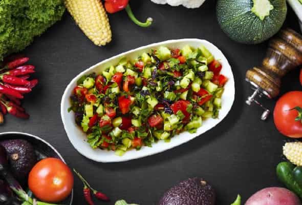 Çoban salatı - Pomidor, xiyar, göyərti, bibər, limon