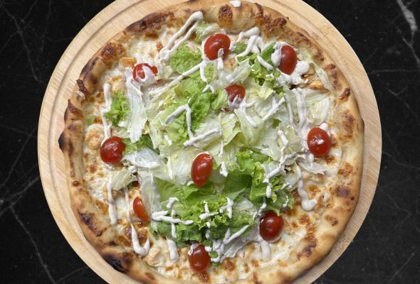 Pizza Caesar - sezar sousu,toyuq filesi,mozzarella...