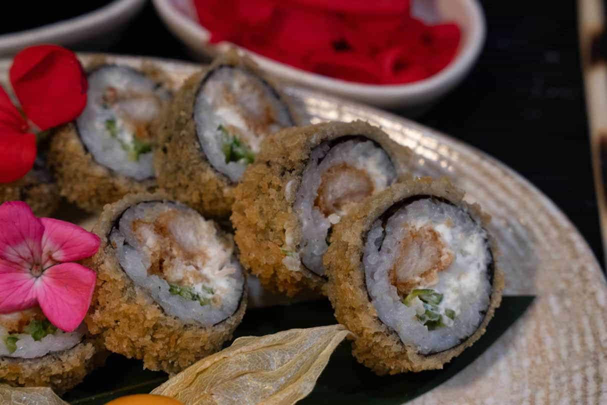Hot Roll Chicken - Düyü, nori, krem pendir, toyuq...
