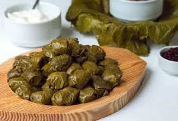 Yarpaq dolması 250 qr - Quzu əti, soğan, düyü, duz, kərə...