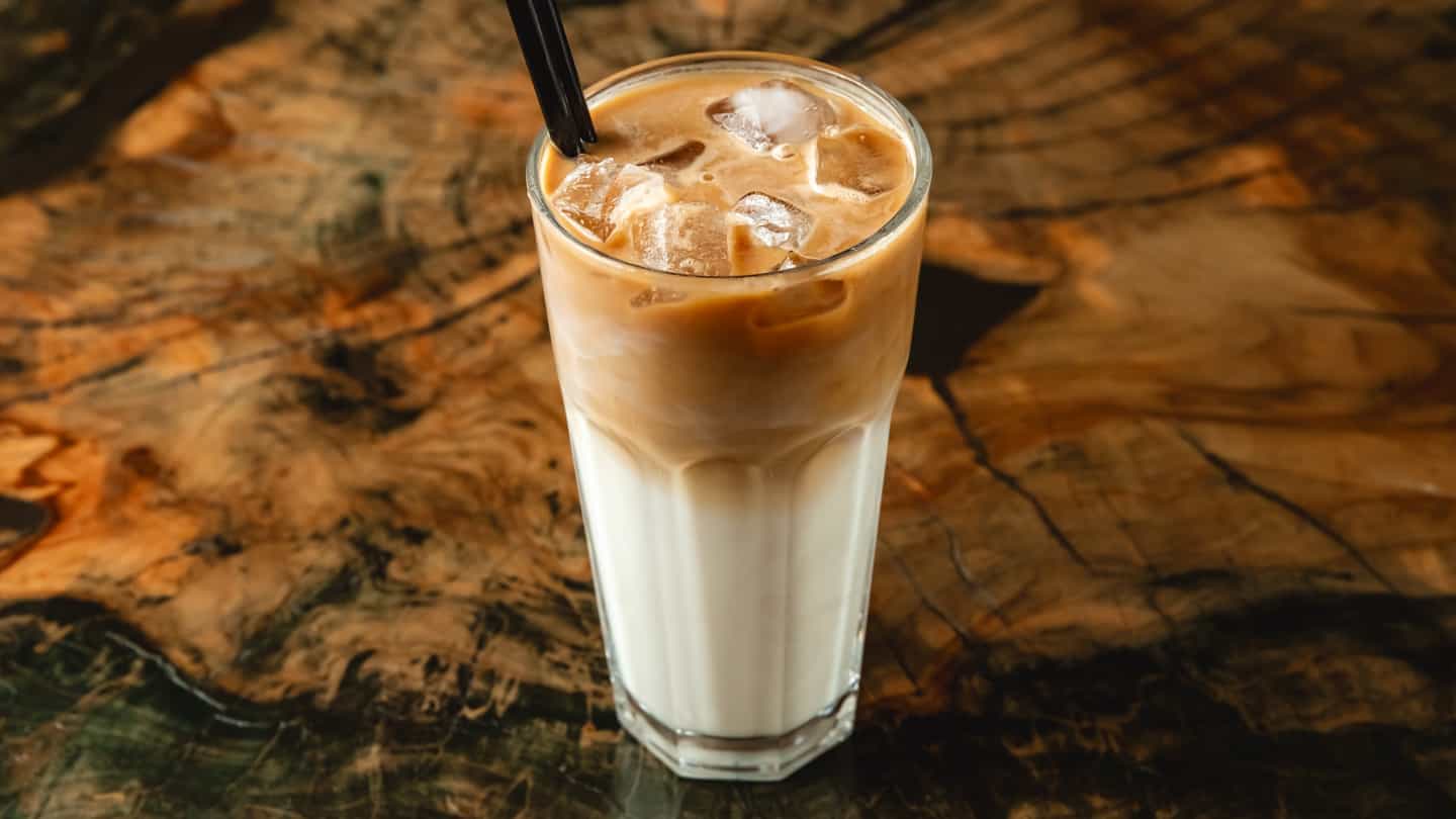 ICED LATTE - Soyuq espresso və soyuq süd...