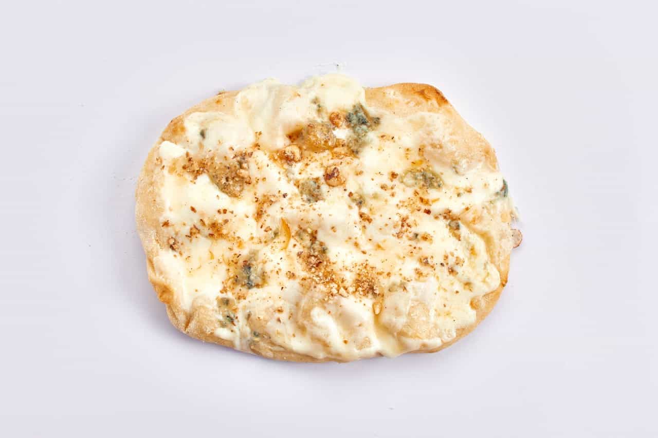 Focaccia sadə - özəl xəmir, tomata sous, oreqana,...
