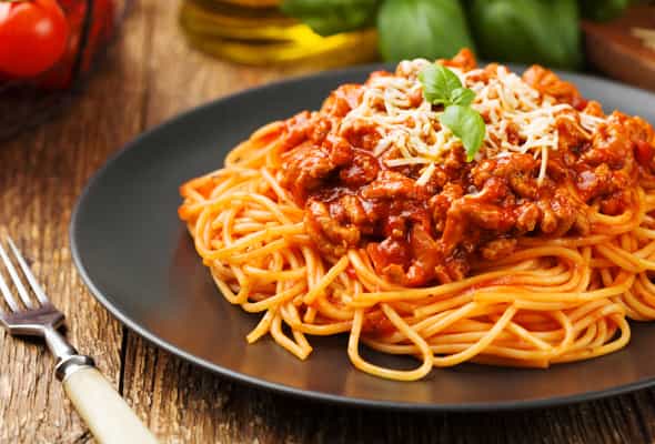 SPAGETTİ BOLOGNESE - (Klassik italyan pomidorlu qiymə sousu...