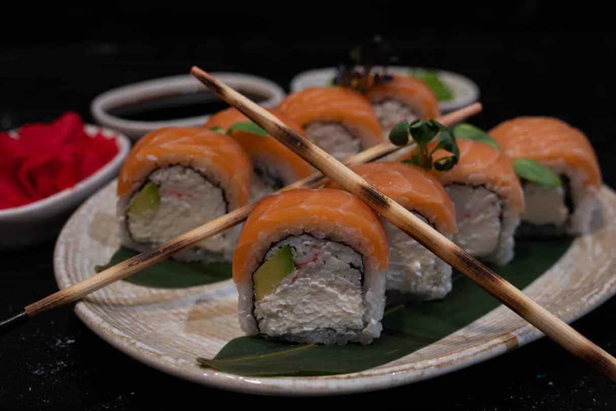 Salmon Roll (Qril) - Düyü, nori, krab, krem pendir,...
