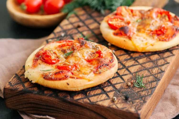 Focaccia mal əti qiymə - özəl xəmir, tomata sous,...