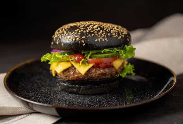 Black Burger - Mal əti, soğan, Pomidor, kahı,...