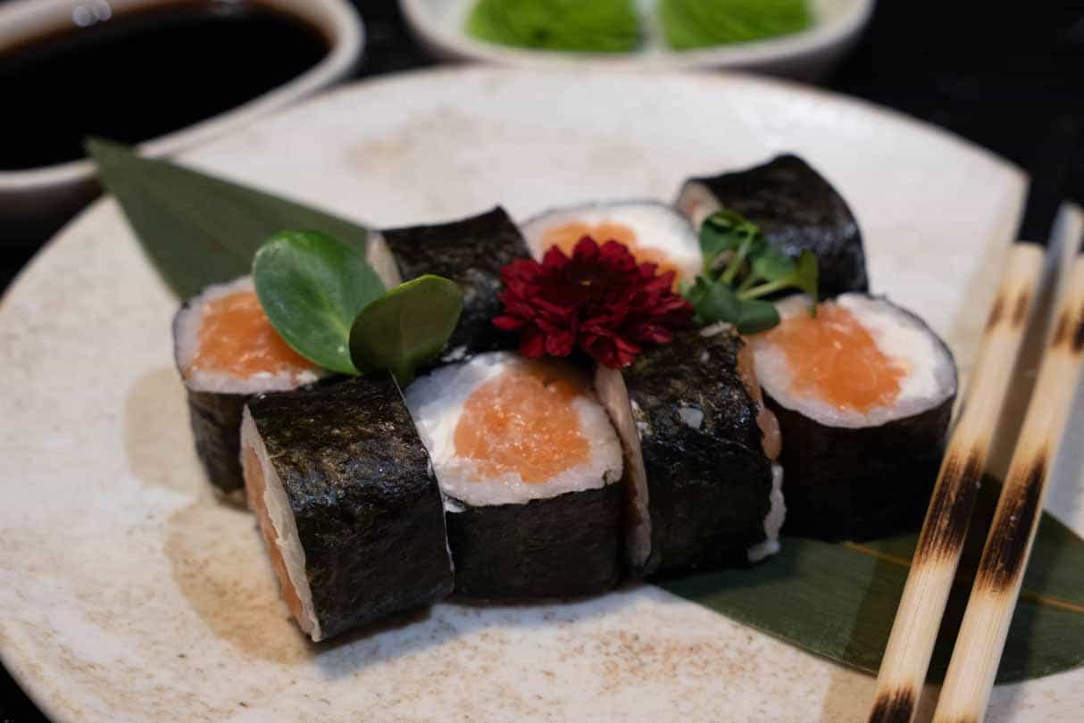 Salmon Maki Roll - Düyü, nori, salmon balığı, krem...