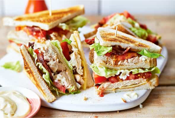 Club Sandwich - Yumurta, toyuq filesi, omlet, xiyar,...