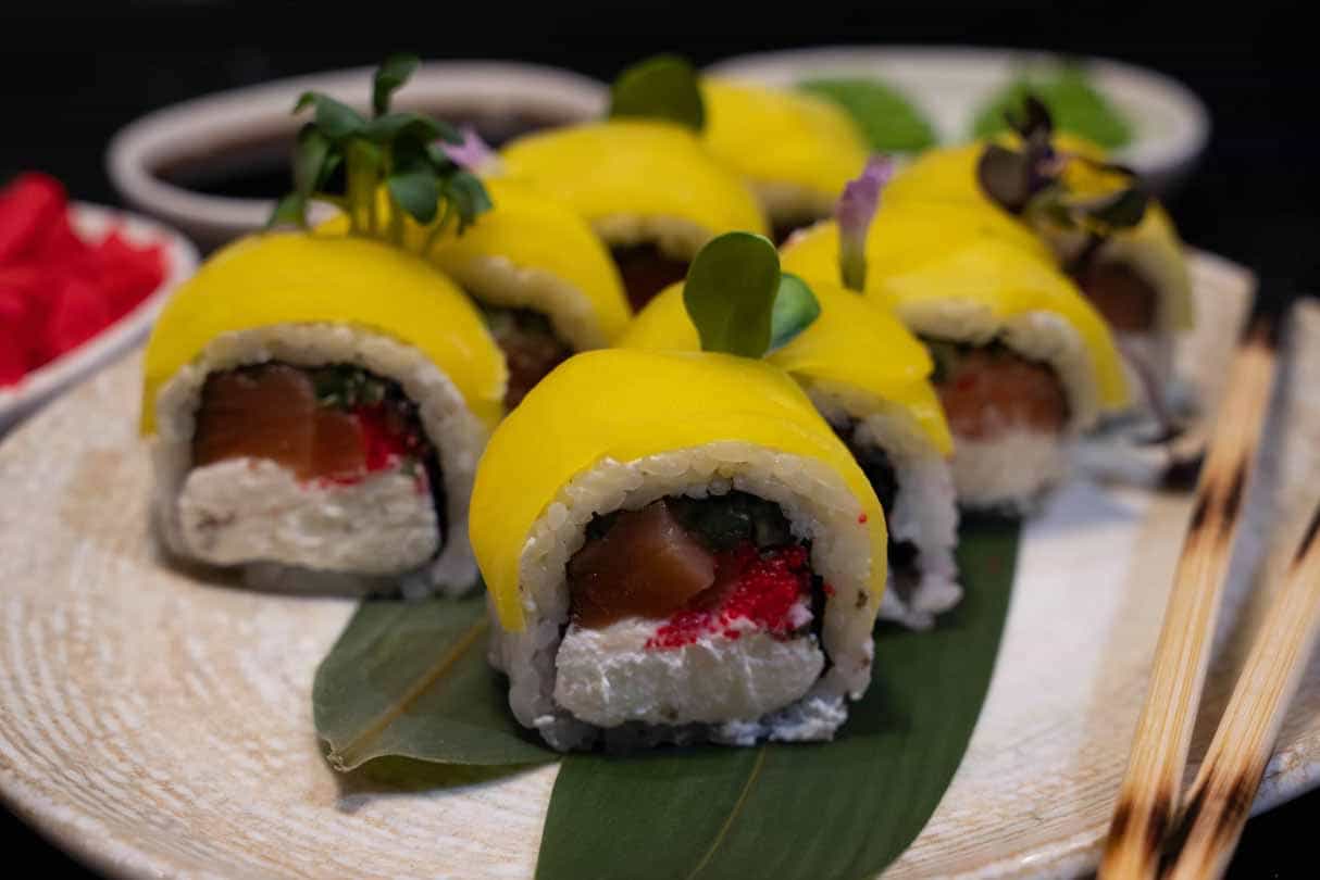 Takuan Roll - Düyü, nori, salmon balığı, tobiko,...