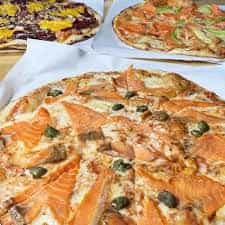 Pizza Qızıl balıqlı - Qızıl balıq, unagi sousu, mozzarella...