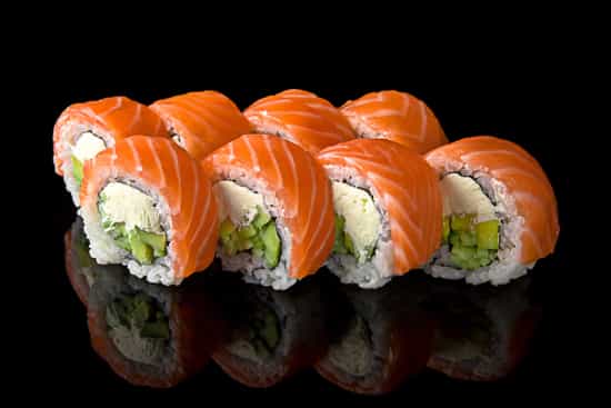 Filadelphia roll - (Yaponica düyü, nori, pendir, xiyar,...