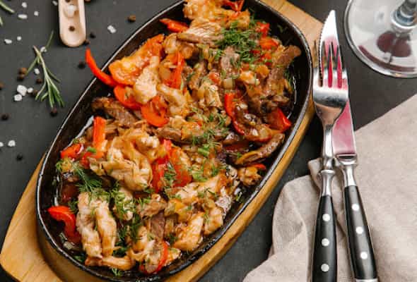 Fajitas toyuq - Toyuq file, göbələk, rəngli bibar,...
