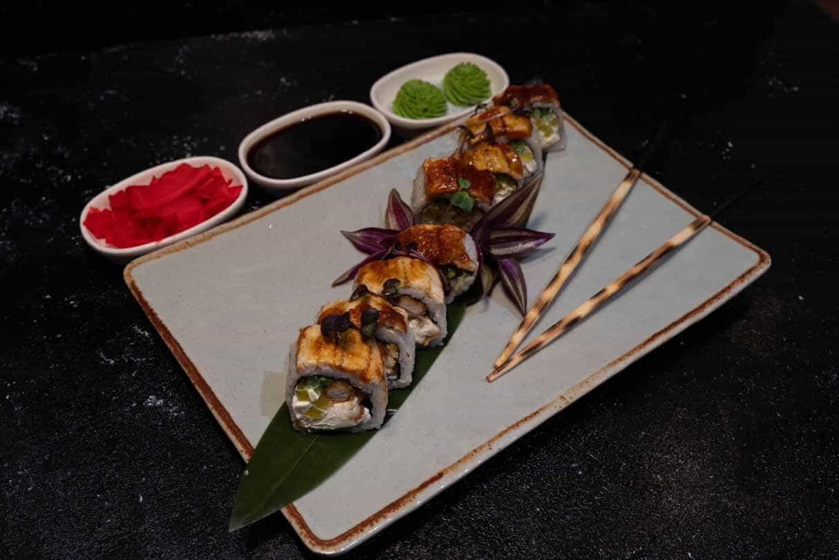 Unagi BBQ Roll - Düyü, nori, krevetka, krem pendir,...