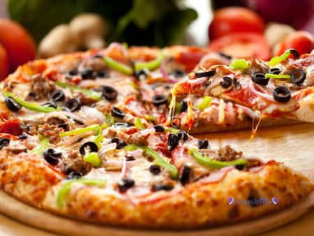 Pizza Qarișiq - Toyuq , kolbasa , terevez , gobelek ,...