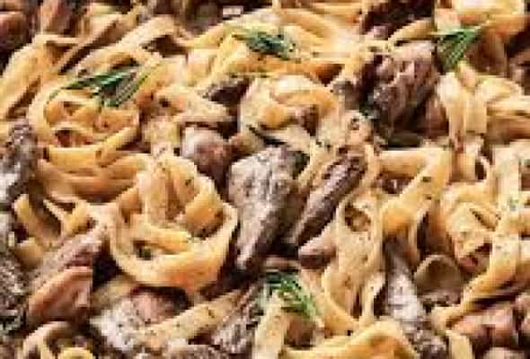 Chicken stroganoff 400 qr - Toyuq filesi, göbələk, qaymaq,...