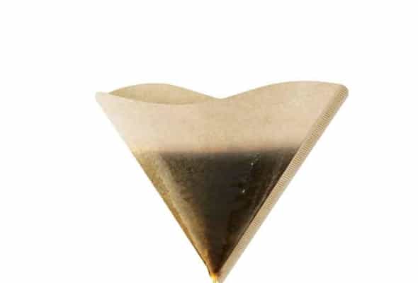 Filter coffee - üyüdülmüş qəhvənin üzərindən...
