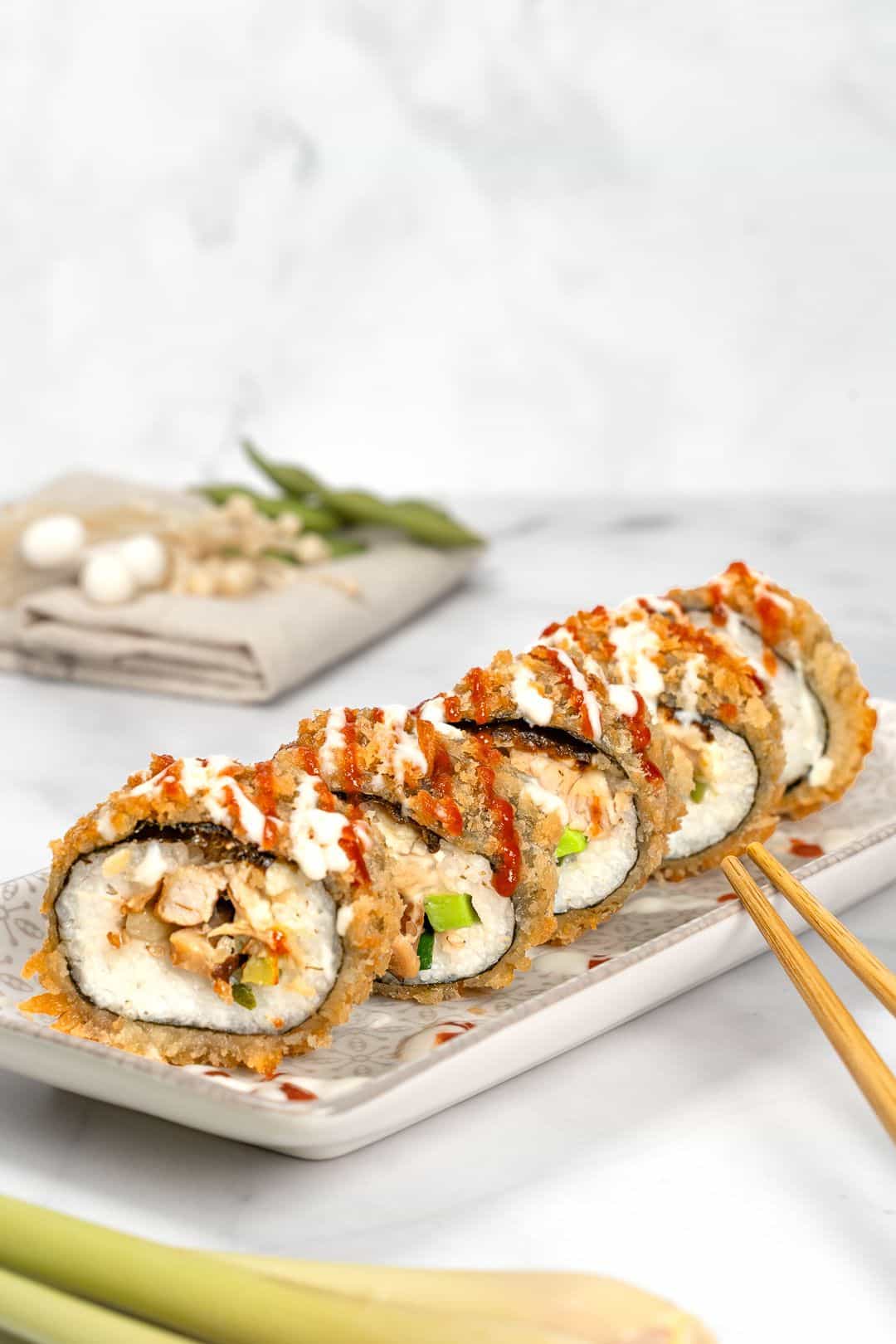 Hot roll chicken - (Yaponica düyü, nori, pendir, xiyar,...