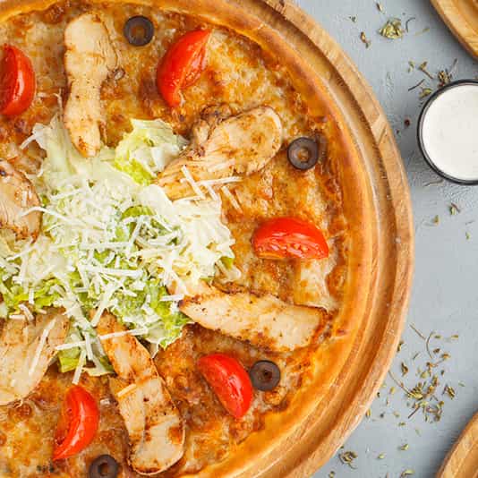 Pizza Sezar - (Toyuq, salat aysberq, pomidor, sous...